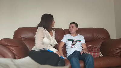 害羞的学生性交贪得无厌的老师(Milf Alina Tumanova)。